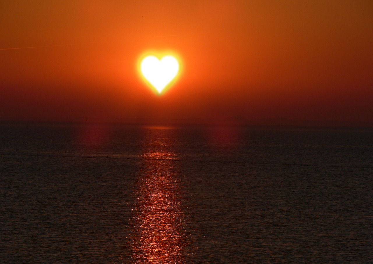 ¿Por qué tomar Vitamina D? Descubre lo que puede pasar si tienes déficit de esta vitamina El sol fuente de vitamin D - Revista Bfit