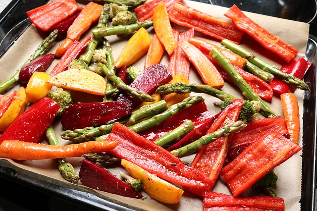 Verduras al horno, un menú saludable para llevar al trabajo Verduras al horno, plato a incluir en todo menú saludable