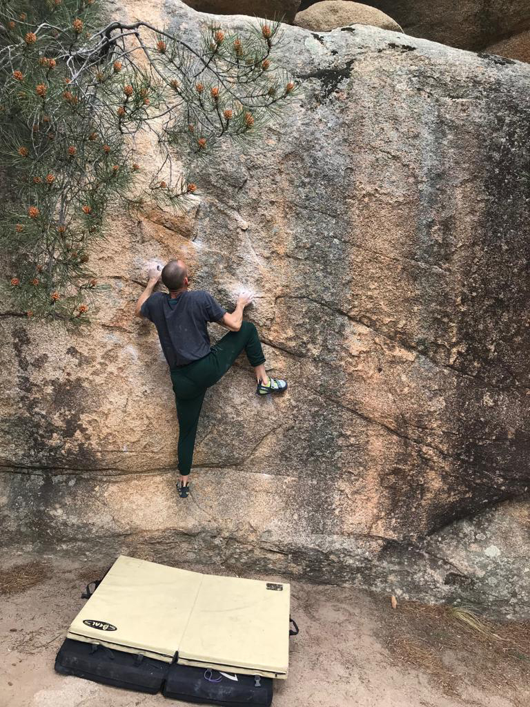 “La escalada. ¿Un deporte solo de montaña?” Quique Guijarro, realizando la escalada, un deporte que no es solo de montaña