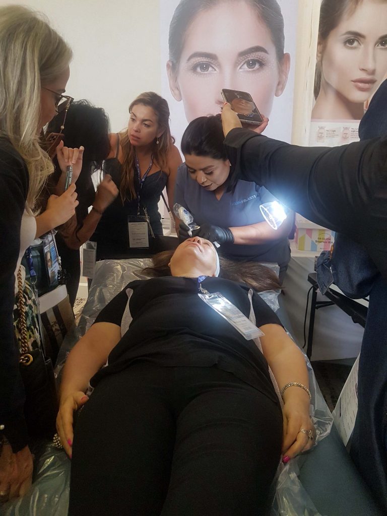 Profesional y asistente en el Congreso Internacional de la Estética y Spa