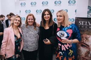 El grupo AEVO presenta su tratamiento AEVO GOLD LIFTING en sociedad