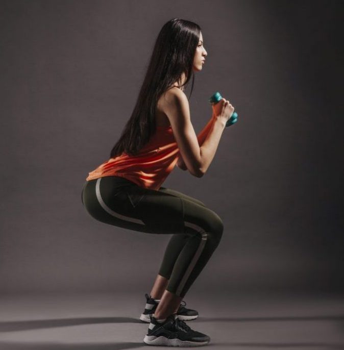 Conoce los ejercicios para aumentar glúteos rápidamente sentadillas sumo
