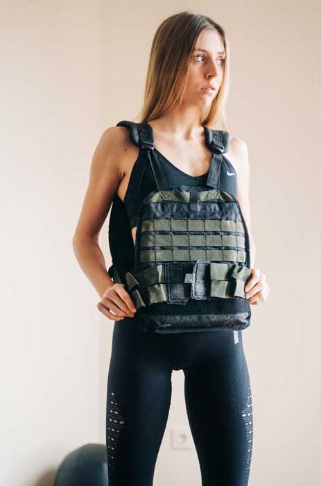 INFLUENCIA DEL CICLO MENSTRUAL EN EL ENTRENAMIENTO Mujer a punto de empezar su entrenamiento