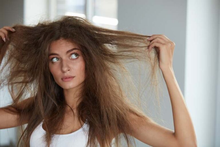 mujer con tratamiento natural para pelo