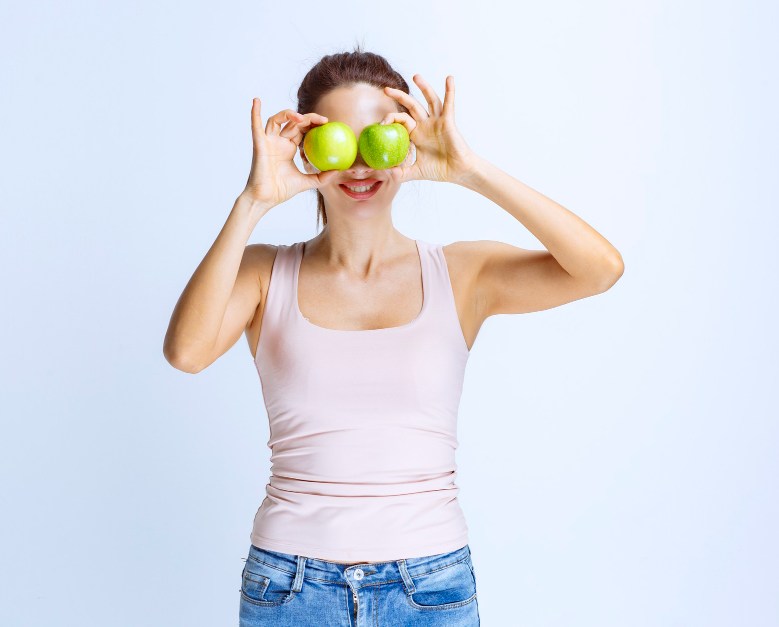 Es bueno comer manzana por la noche