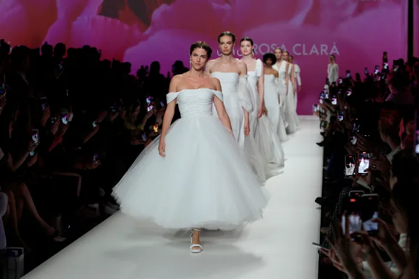 Novias femeninas y naturales, tendencias de la edición BBFW 2022 tendencias de la edición BBFW 2022