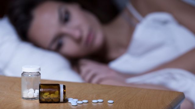 7 suplementos recomendados para antes de ir a dormir mujer dormida después de tomar suplementos para dormir
