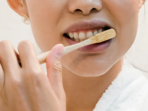 ¿Sabes cuánto tiempo debes dedicar a la limpieza dental?