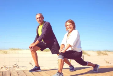 pareja haciendo ejercicio que suplementos antiedad